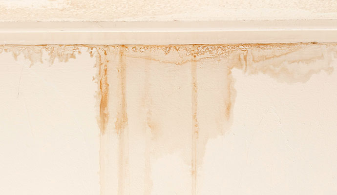 Water stain on the wall